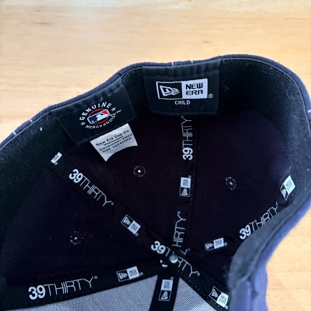New Era 9TWENTY New York Yankees Contrast Stitch Cap — Youth - Picture 7 of 8